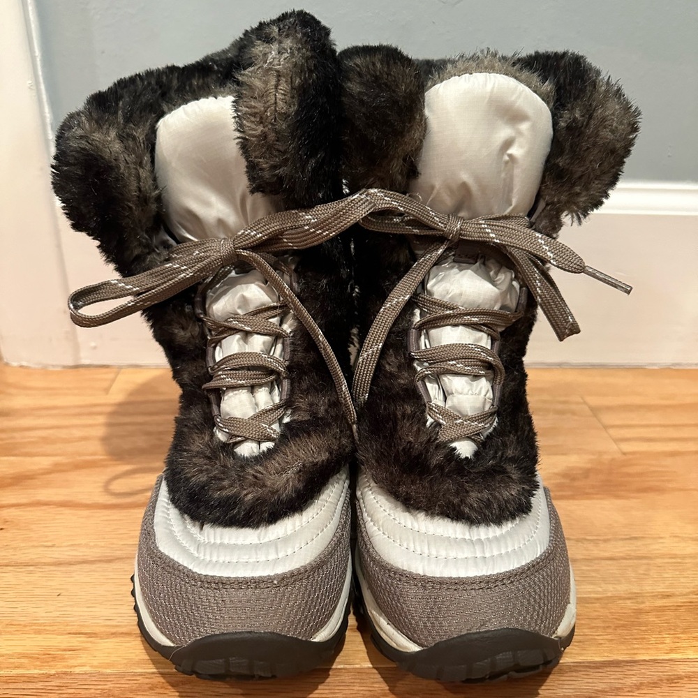 The North Face snow boots size 4
